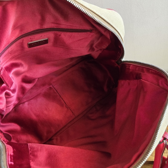 Prada Vintage Elegant Red and Cream Women's Handbag - Picture 7 of 9